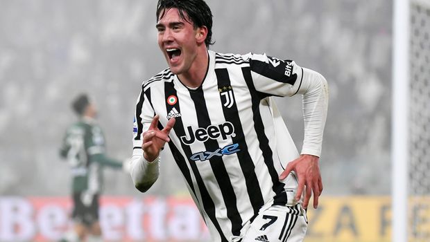 Dušan Vlahović marca el primer gol en la Champions League